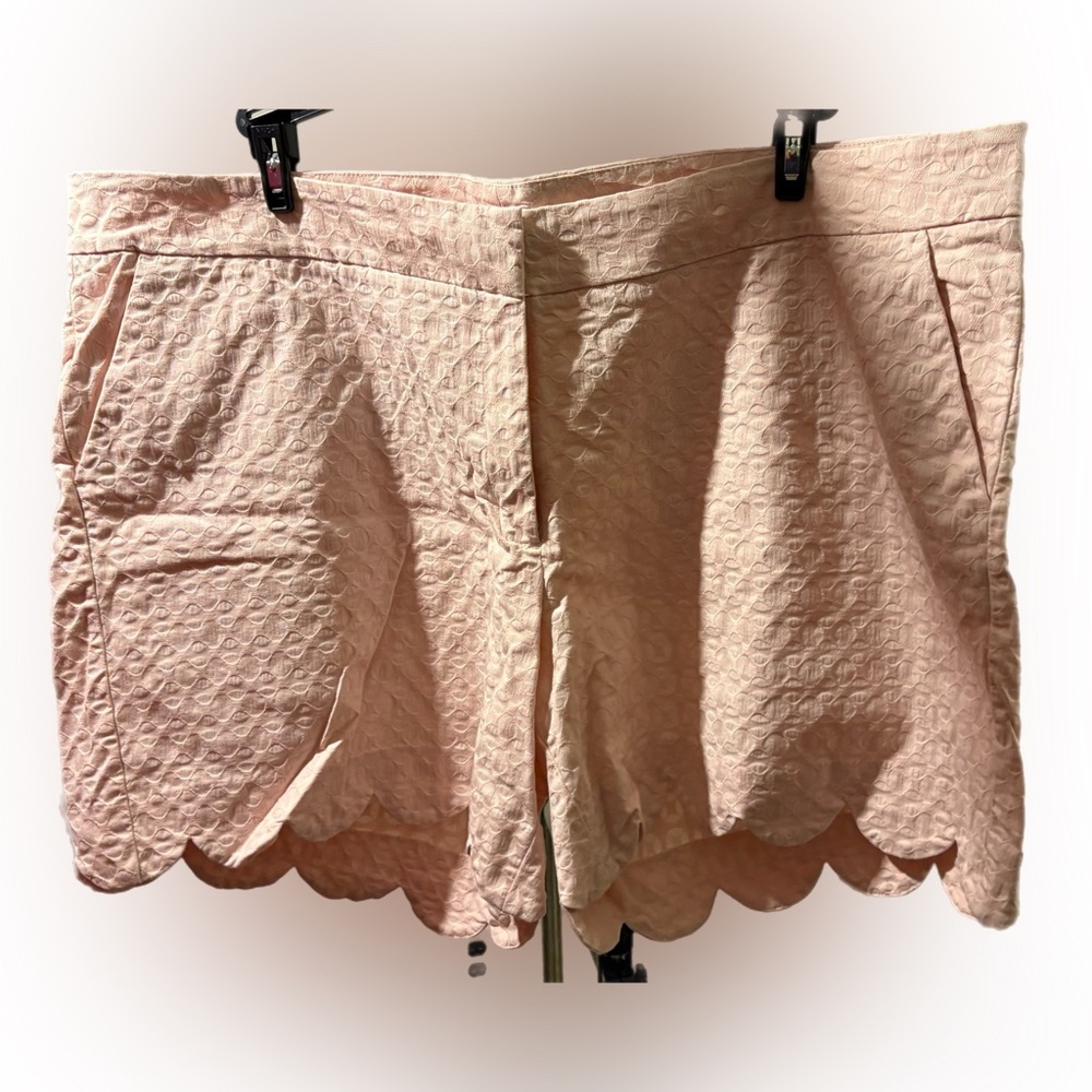 Crown & Ivy Women’s Plus Light Pink Textured Shorts with Scalloped Hem Sz 22W - Picture 9 of 10